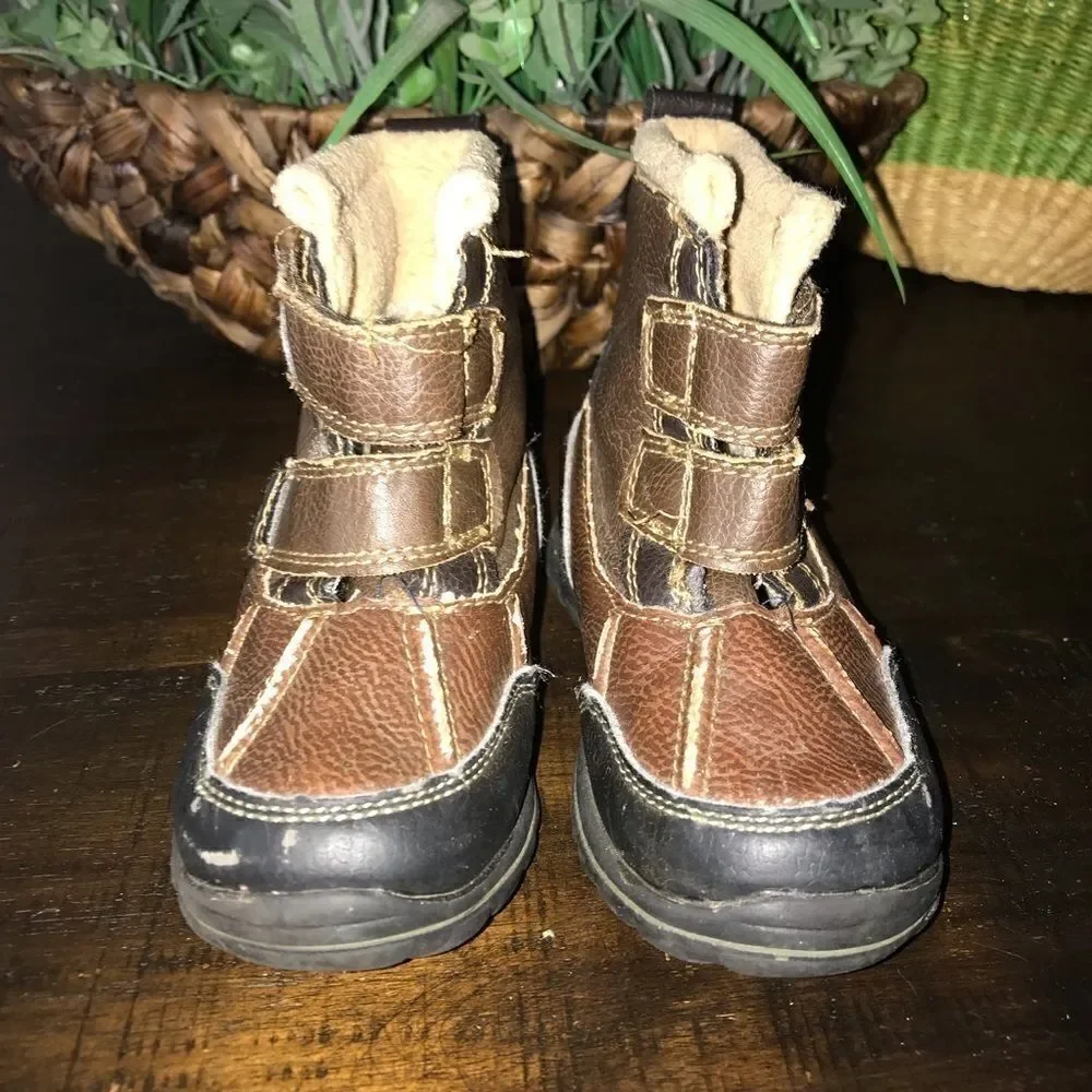𝅺BOYS Carter fall winter boots 7M